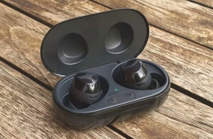 Jön a Samsung újabb vezeték nélküli fülese: ilyen lehet a Galaxy Buds Pro