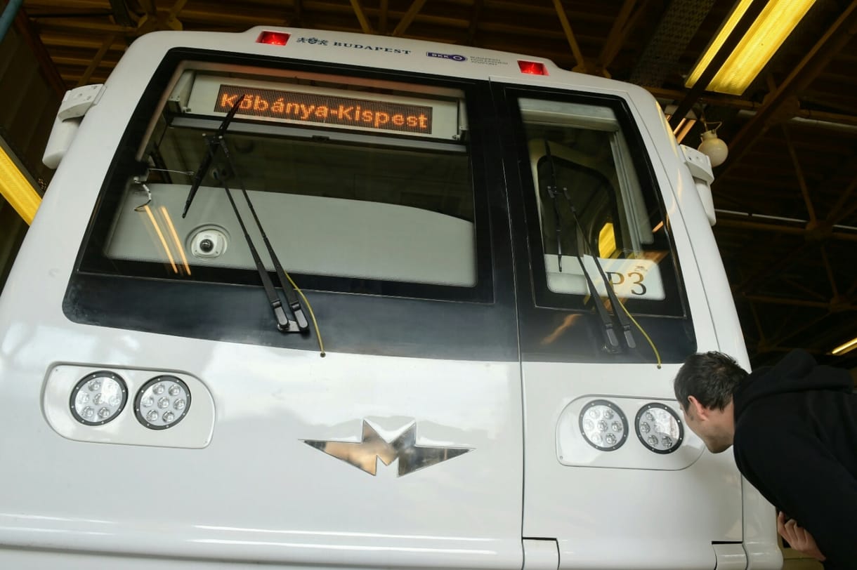 Újra elindult délután a felújított szovjet metró
