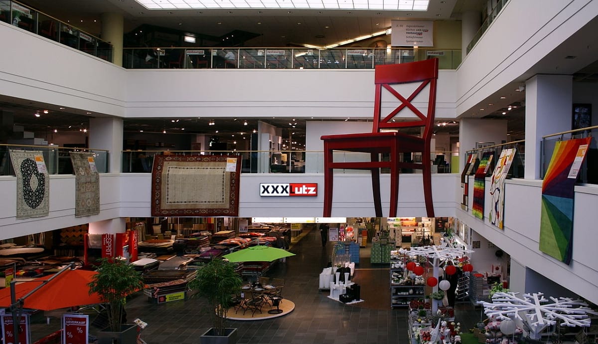 Hatalmas bútorlánc jön: megszorongatnák az IKEA-t?