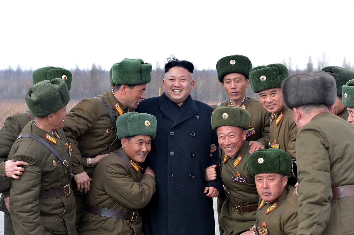 Kim Dzsong Un visszavett, egyelőre nem küldi a rakétákat