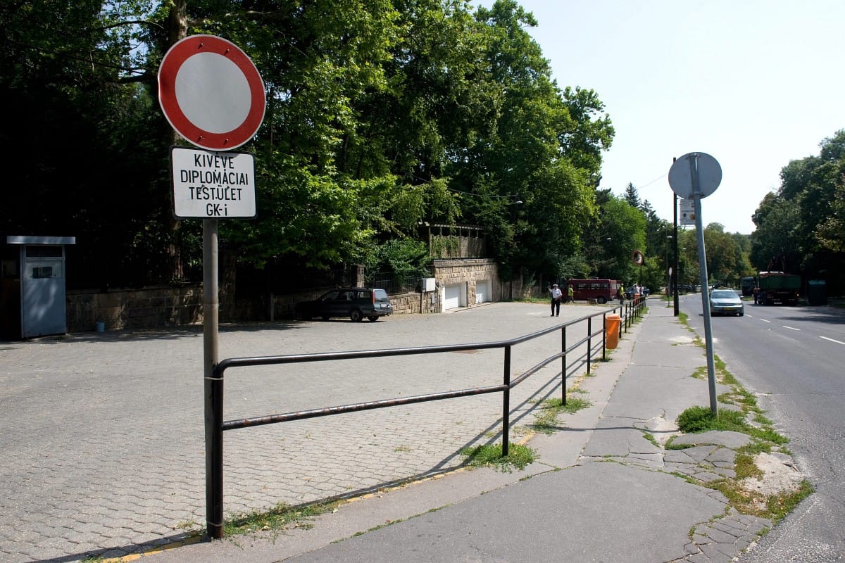 Megszólalt az amerikai követség is a parkoló-vita kapcsán