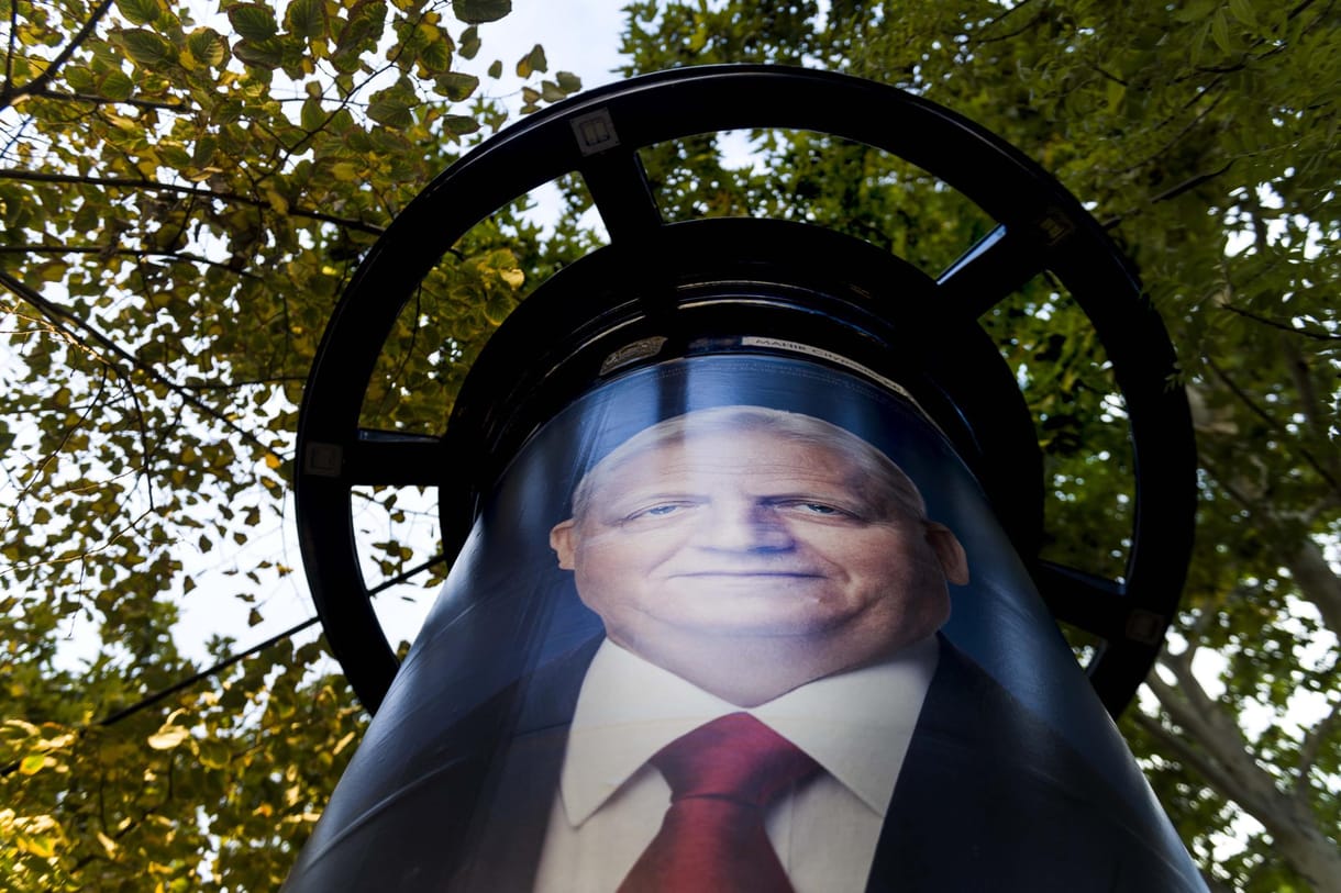 Kifogást adott be a Momentum, mert a kormány tájékoztató kampánya olyan, mint egy Tarlós-plakát
