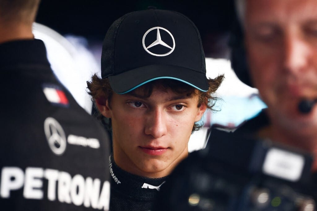 Hivatalos, hogy a 18 éves Antonelli váltja Hamiltont a Mercedesnél