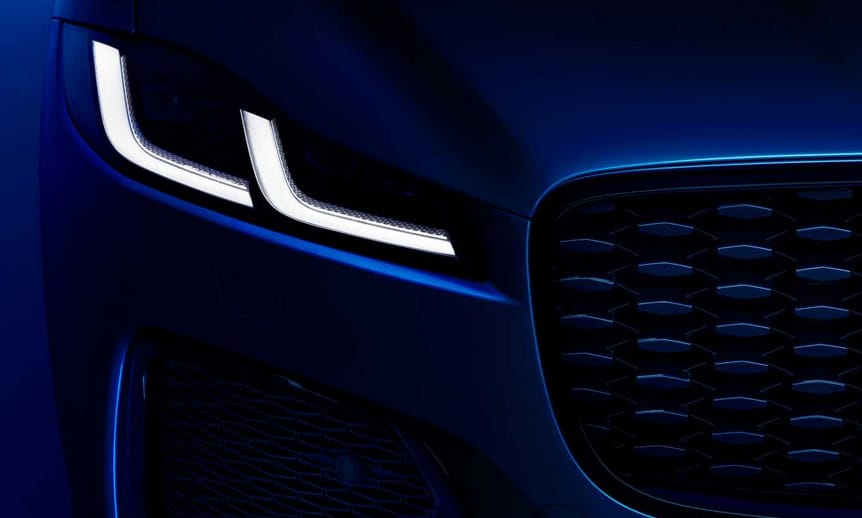 Akár 65 kilométer villannyal: megújult a Jaguar F-Pace