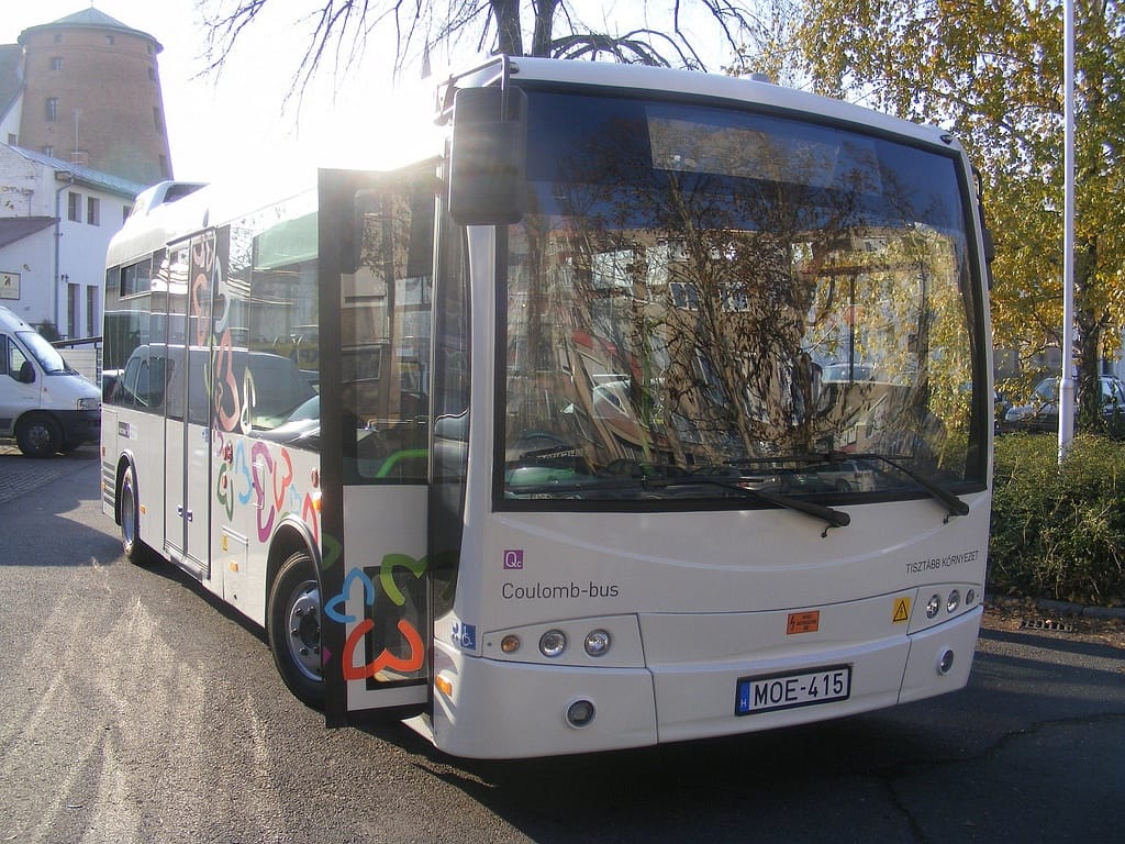 Fotók: forgalomba helyezték Magyarország első elektromos buszát