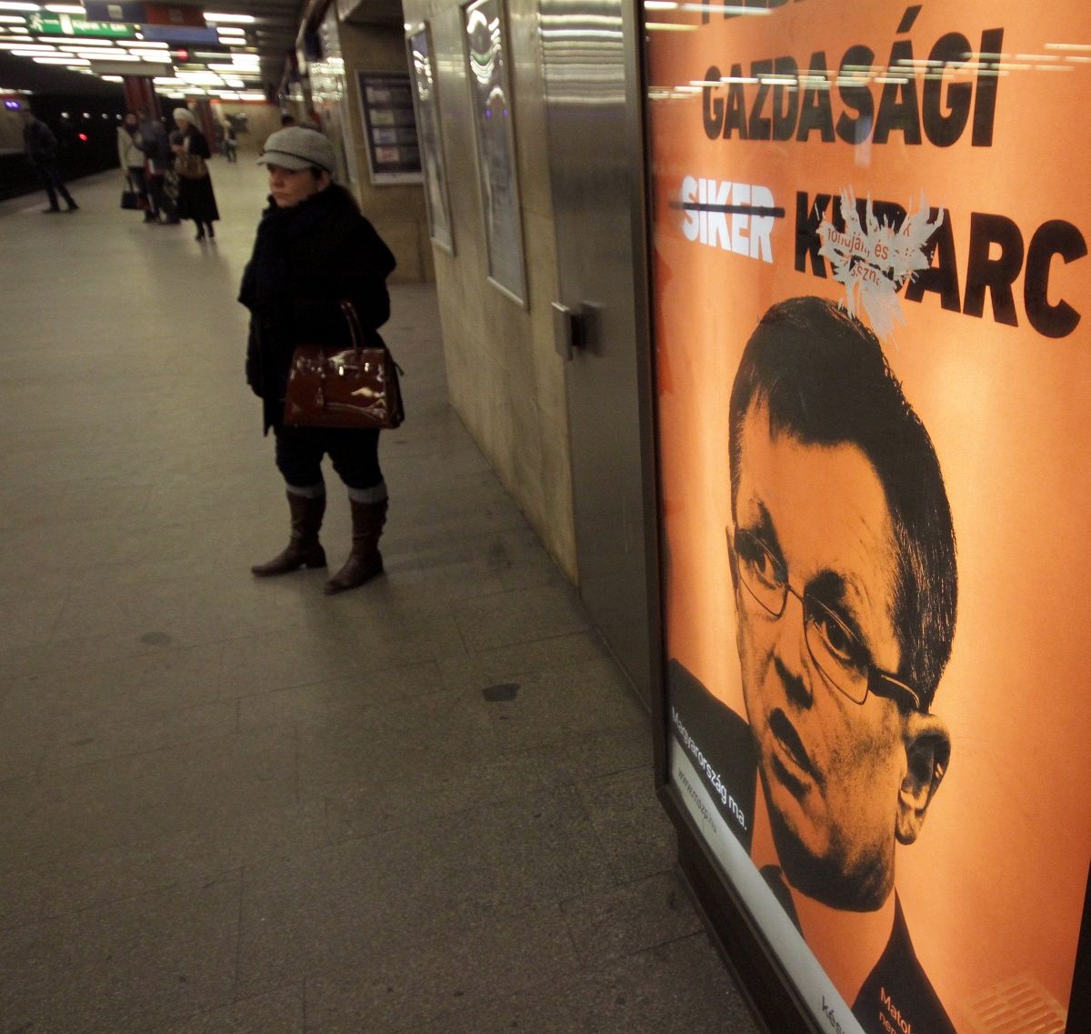 Orbán Viktor arcával kampányol az MSZP