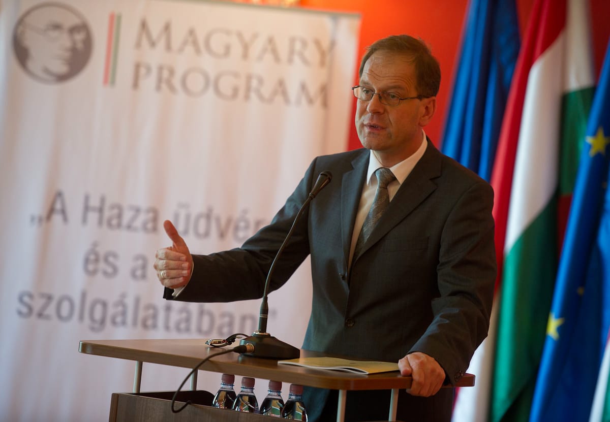 Navracsics: soha ilyen szigorú költségvetési politika még nem volt