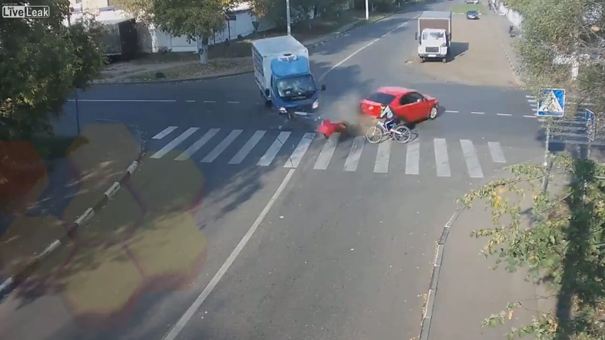 Így élte túl a biztos halált a világ legszerencsésebb bringása – videó