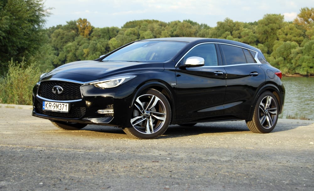 Infiniti Q30 Sport teszt: két legyet egy csapásra