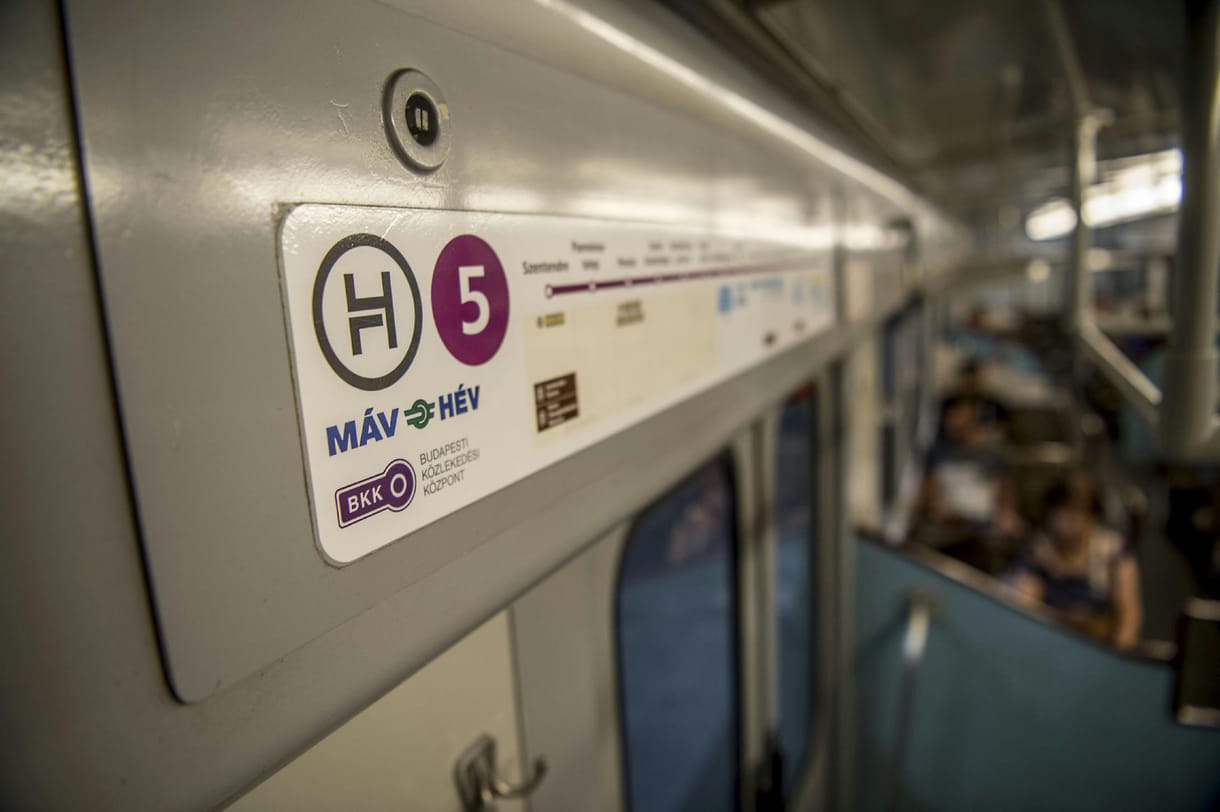 Feltámasztott szerelvényeket vetnek be a HÉV-en, hogy tartani tudják a menetrendet