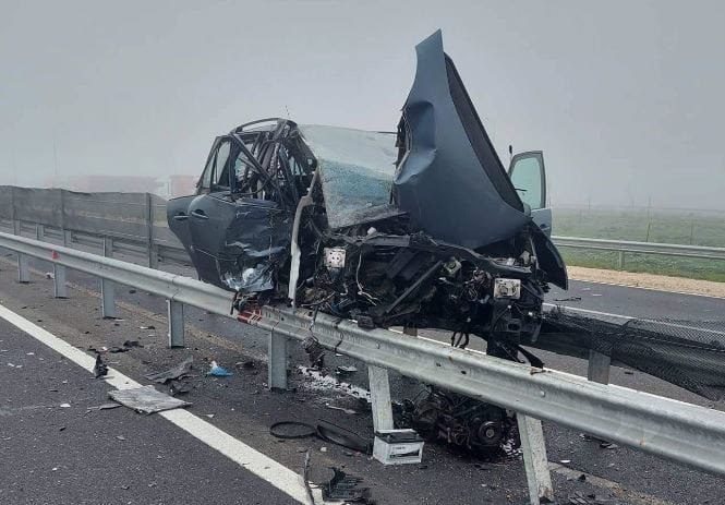 Súlyos karambolt okozott egy autós, aki szemben hajtott fel az M4-esre