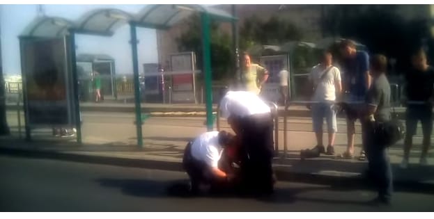 Potyog a bilincs, lökdösik az utast: újabb videó a Margit hídi közteres incidensről
