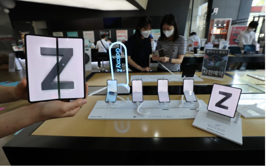 Úgy néz ki, idén már elkapkodják a Samsung hajlítható telefonjait