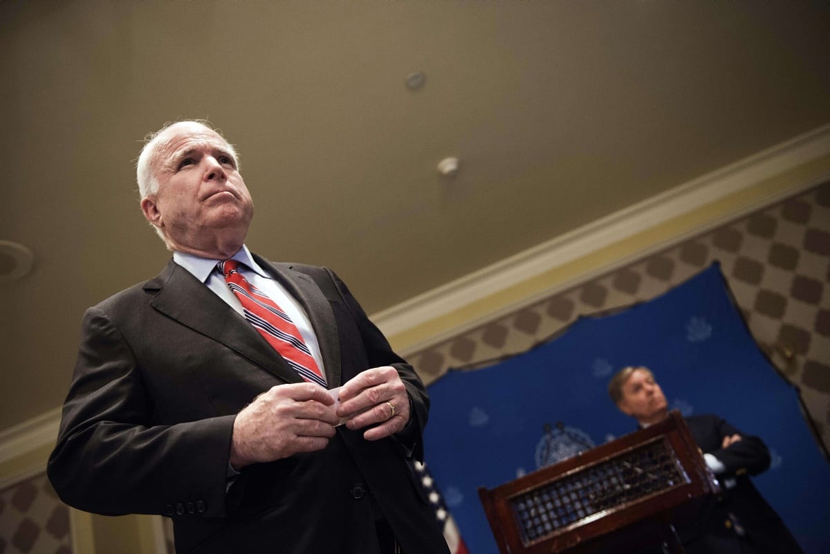 McCain: Magyarország az oroszok által megfélemlített állam