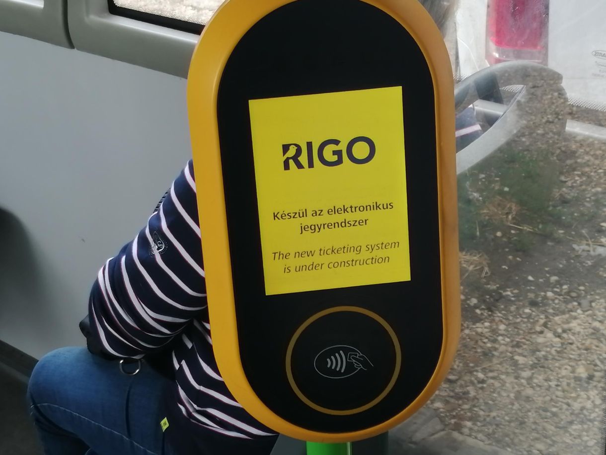 Budapesti trolin észleltünk e-jegy-automatát