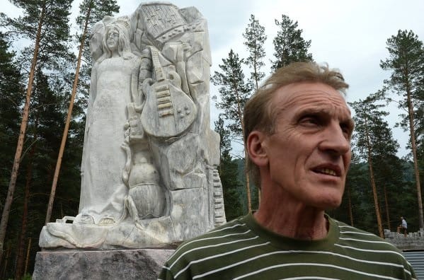 Tudta? John Lennon legfurább szobra egy világvégi orosz városban van