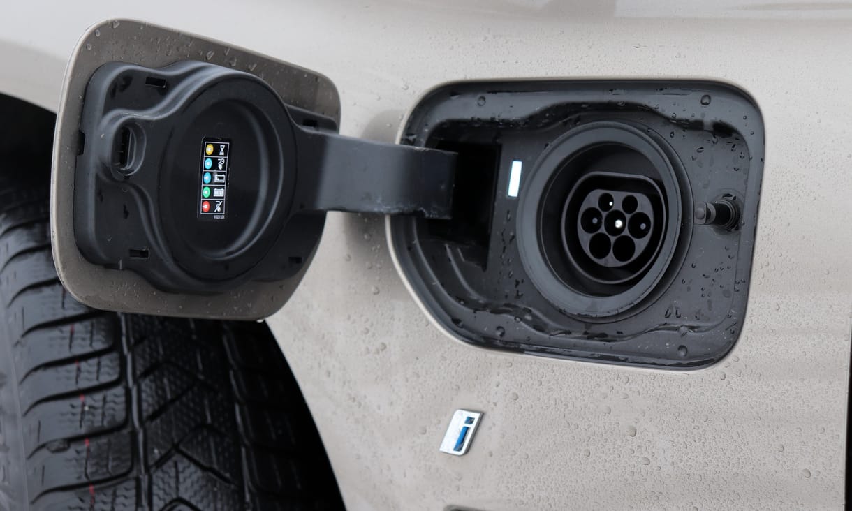 A BMW idén nyáron leszámol a kábelekkel