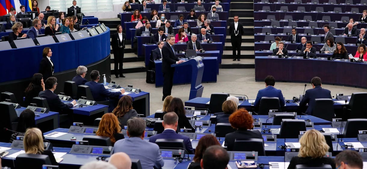 Akikre a Fidesz büszke: egy-egy emberrel állt be Orbánék EP-frakciójába a görög és a lett szélsőjobb