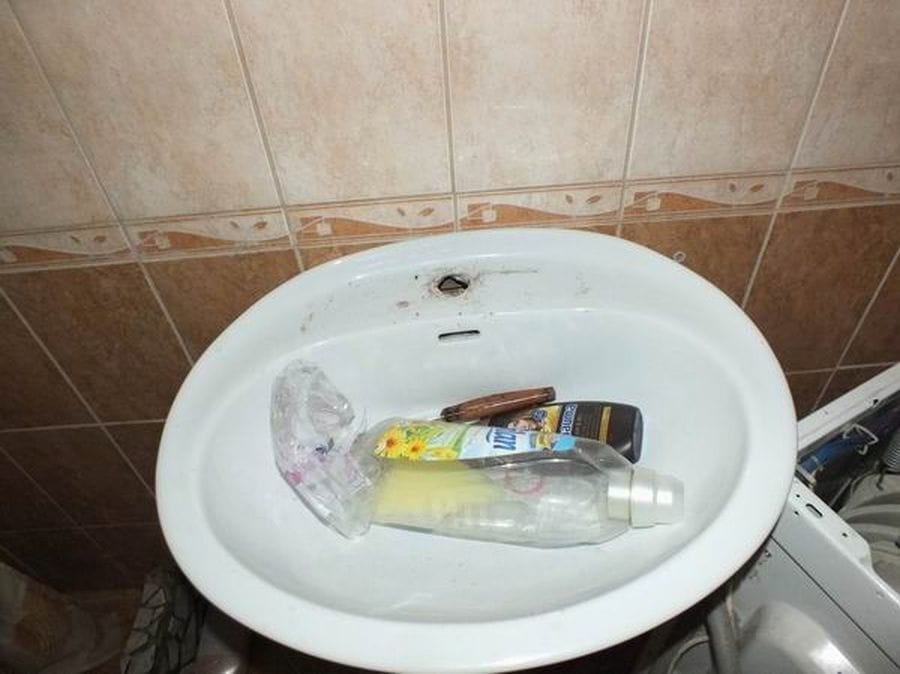 Kirabolta és el is árasztotta a házat egy 17 éves fiú