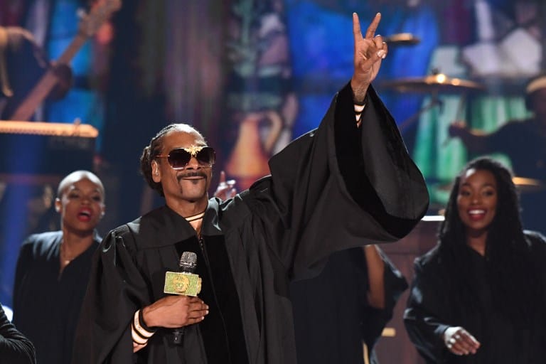 Snoop Dogg szakácskönyvet ad ki: homár lesz benne, füves süti nem