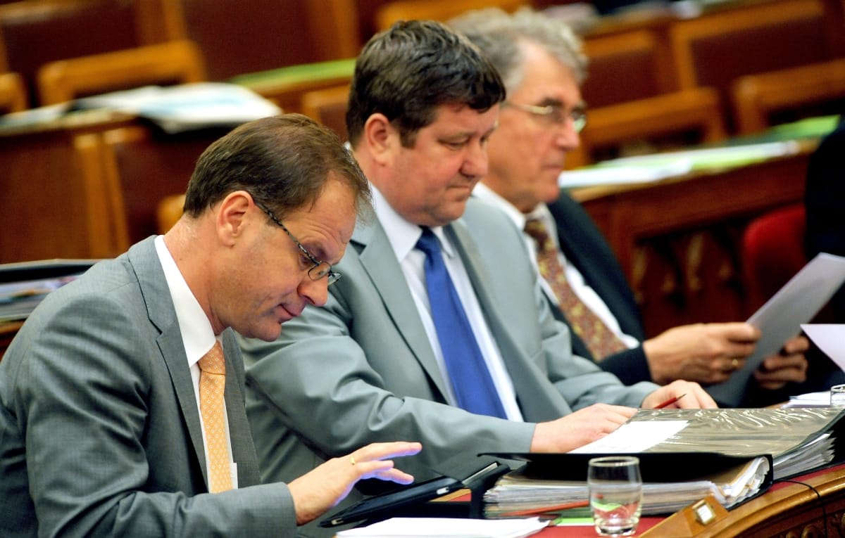 A politika és az iPad: papírkímélésre hivatkoznak