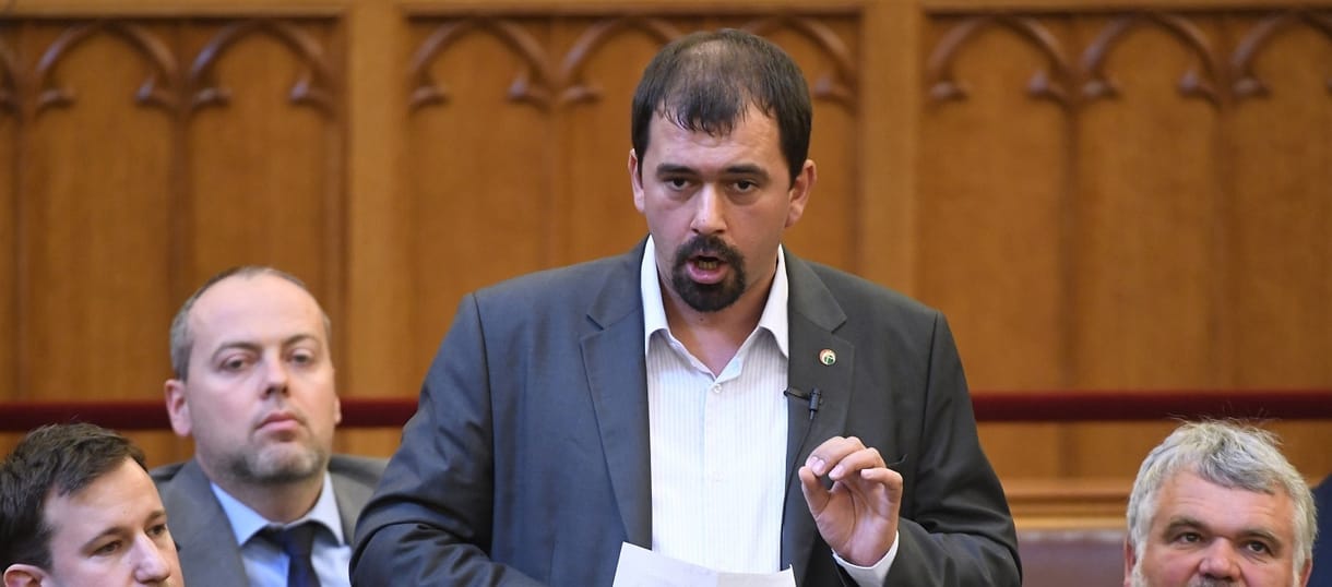 Lemond a zsidózó Szávay István a képviselőségről