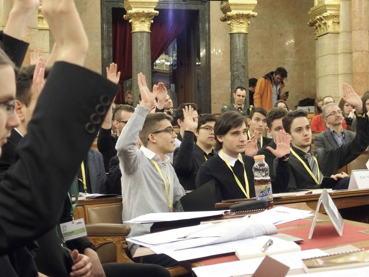 Rendszerváltás a T. Házban: a demokrácia nem csak játék a fiataloknak
