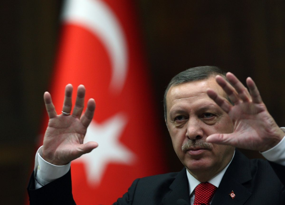 Megtorlással fenyegeti Szíriát a török kormányfő
