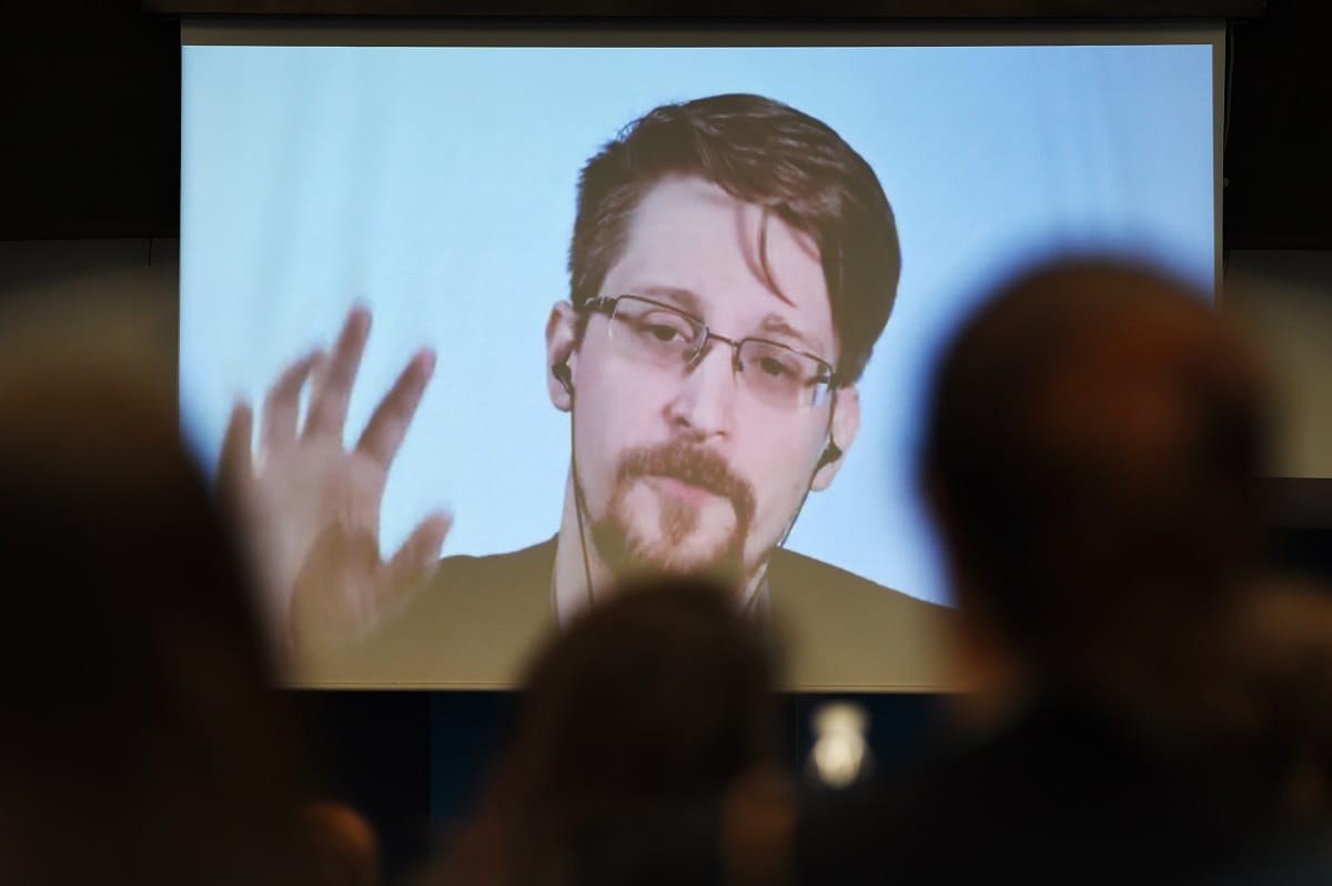 Megszületett Edward Snowden gyermeke