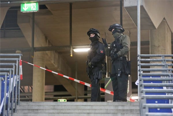 Lefújták a német-holland barátságos meccset Hannoverben