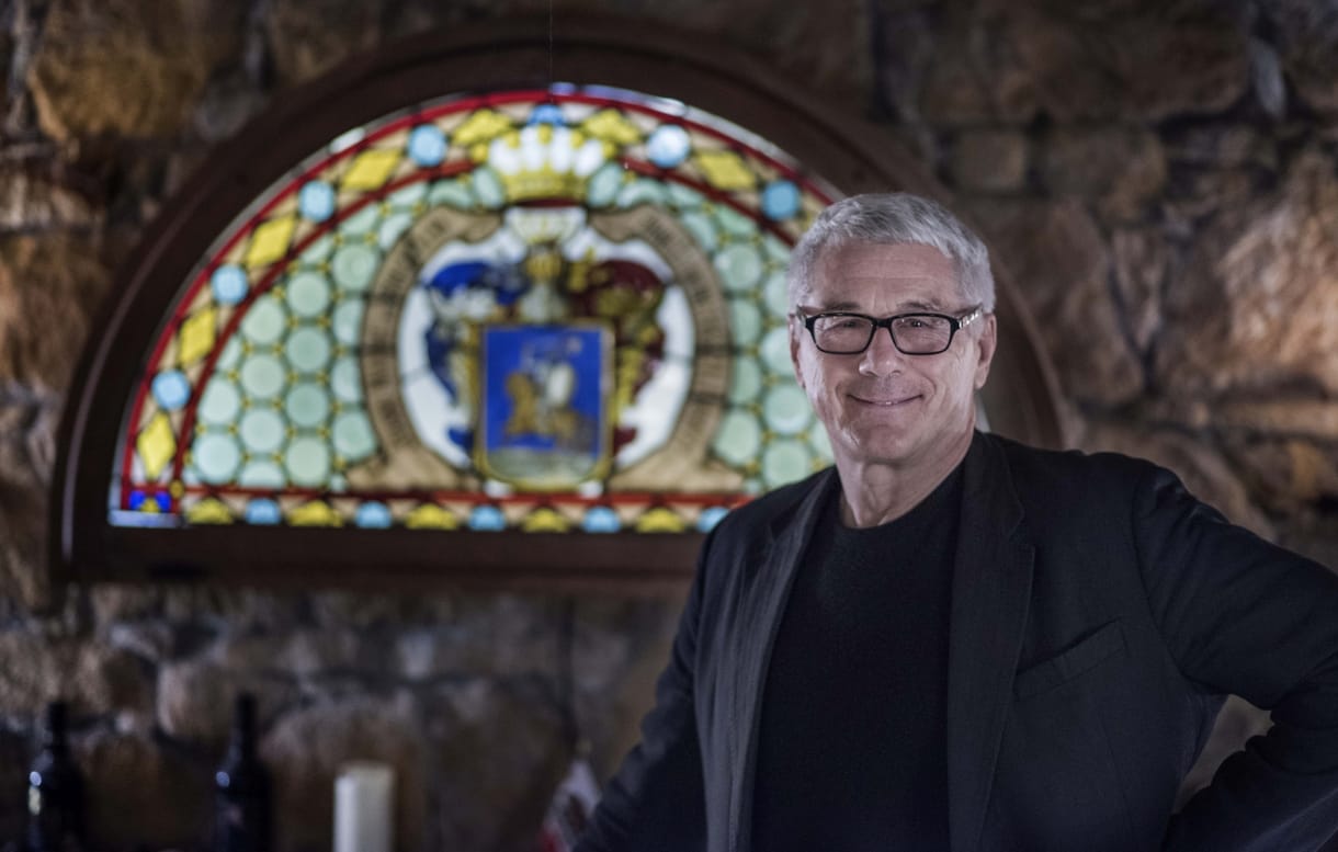 „Magyarországon még mindig a gagyi és a mutyi él” – pesti pincérfiúból lett az HBO vezetője