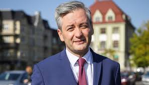 Meleg, ateista és baloldali – ő lehet a most újraszerveződő lengyel bal elnökjelöltje