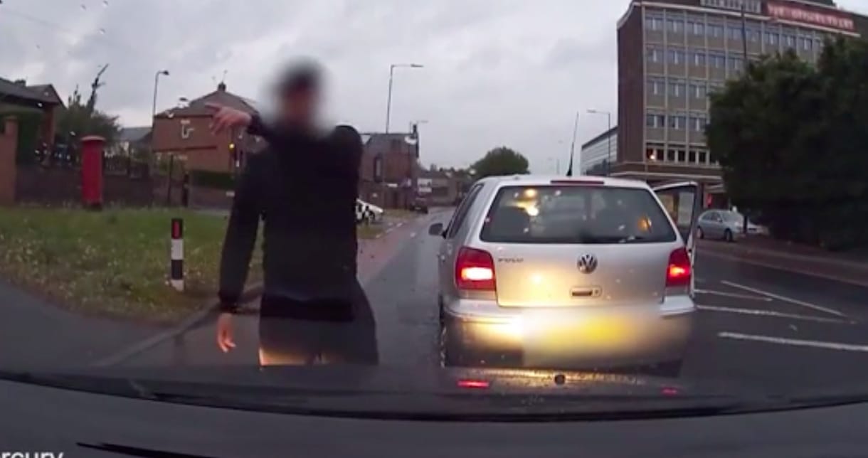 Instant karma: kiszállt balhézni a sofőr, de a legrosszabbkor – videó