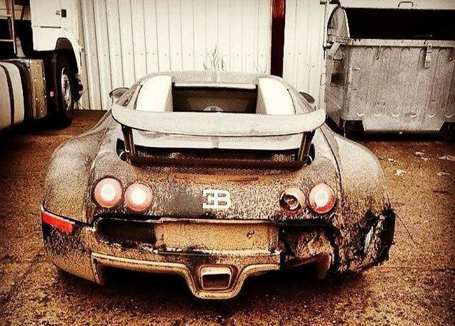 Eszi a rozsda a 2009-ben tóban landolt Bugatti Veyront