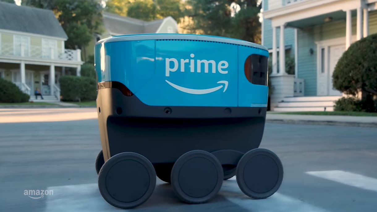 Nézze csak, Amerikában már ilyen kis robot gurul ki a házhoz rendelt csomagokkal
