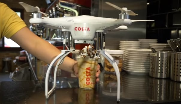 Újított a Costa Coffee, valahol már drónok viszik ki a tejeskávét – videó
