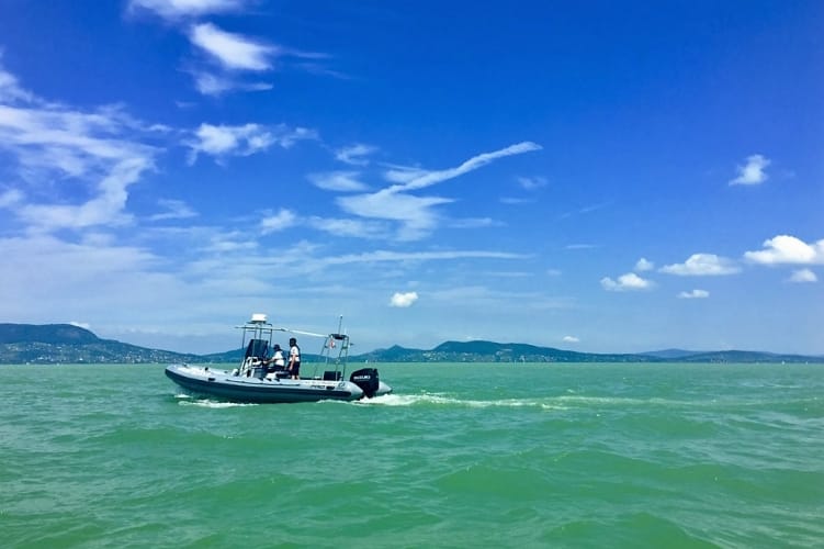 Folytatódnak a strandfejlesztések a Balatonnál, egyre több szállást foglalnak