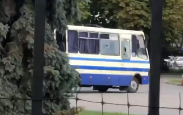 Elfogták a férfit, aki korábban túszul ejtette egy busz utasait Ukrajnában