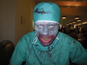 Zombifesztiválok: élőhalottak és véres jelenetek (videók) 