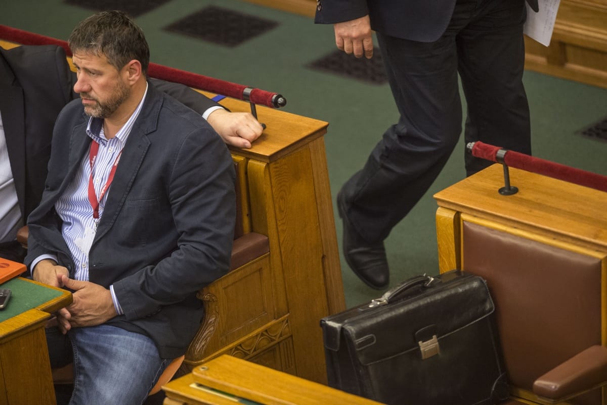 Videó: Simonka nem volt túl boldog, hogy kiadta őt az Országgyűlés