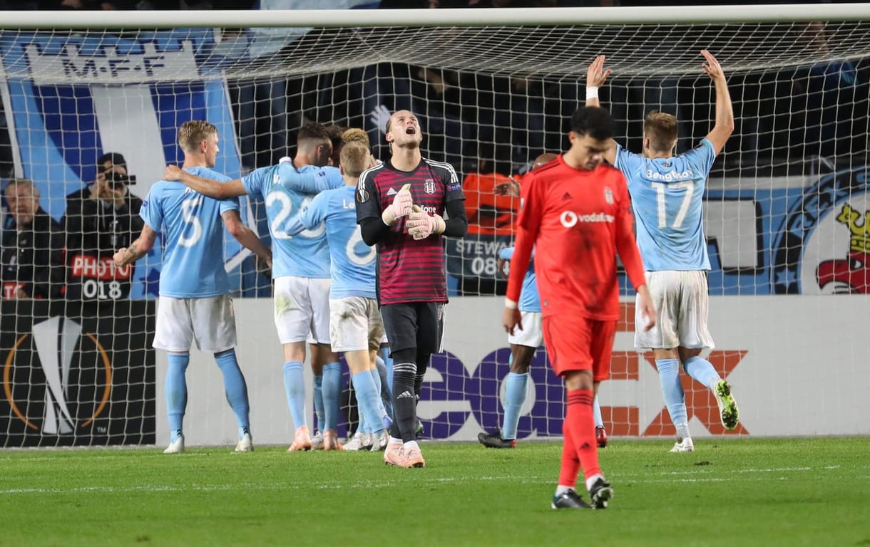 Új csapatában is potyázott Karius – videó