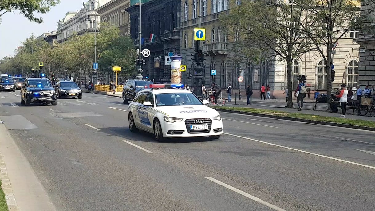 Egy teljes percen át vonult kameránk előtt Erdogan konvoja Budapesten – videó