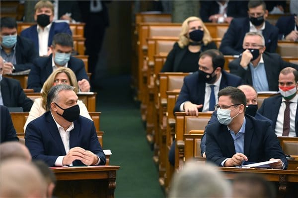 A Fidesz a törvénysértésre szavazott