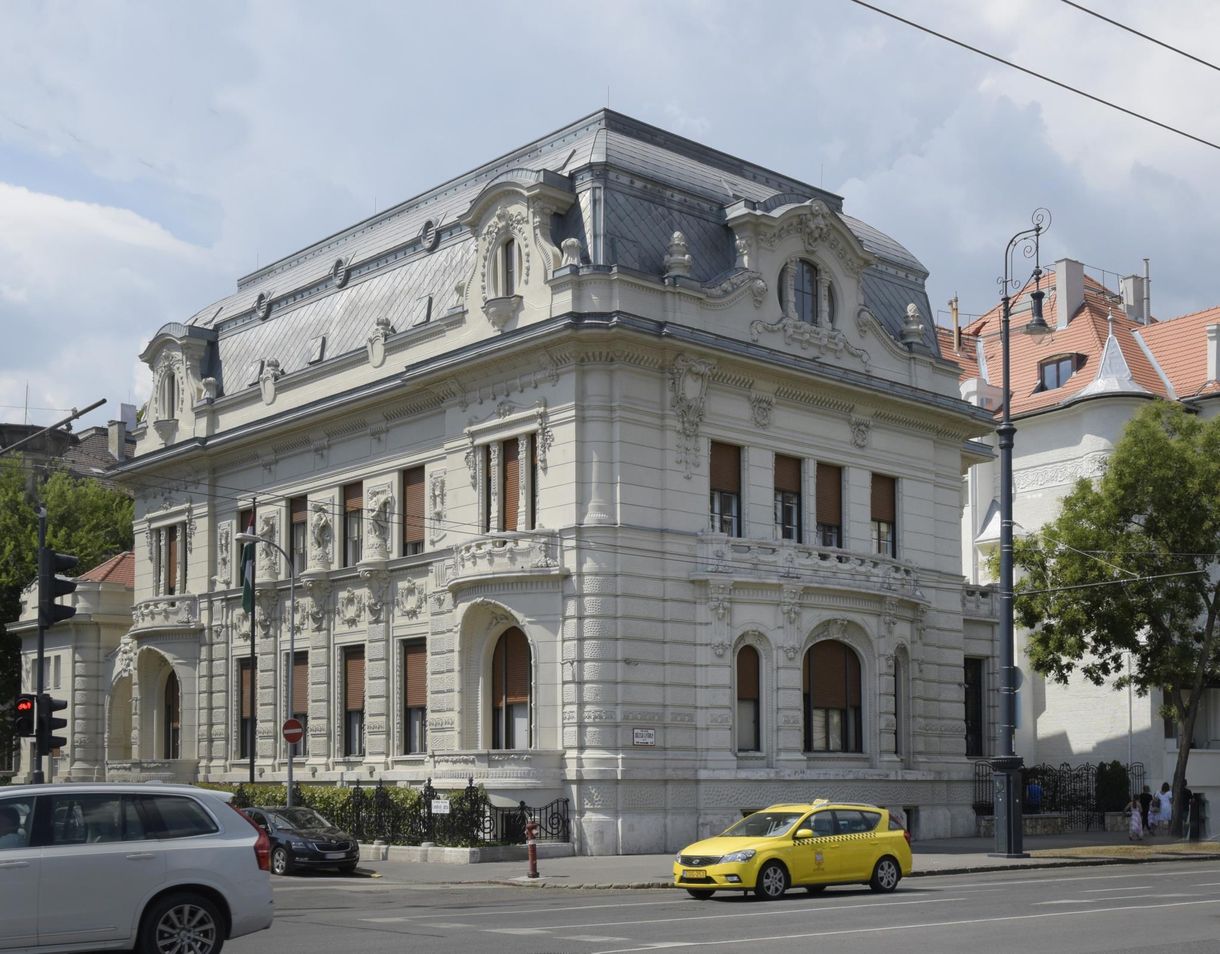 A Fidesz és az FTC székházában megjelenő vállalkozókkal folytatott tárgyalások miatt emelt vádat az ügyészség