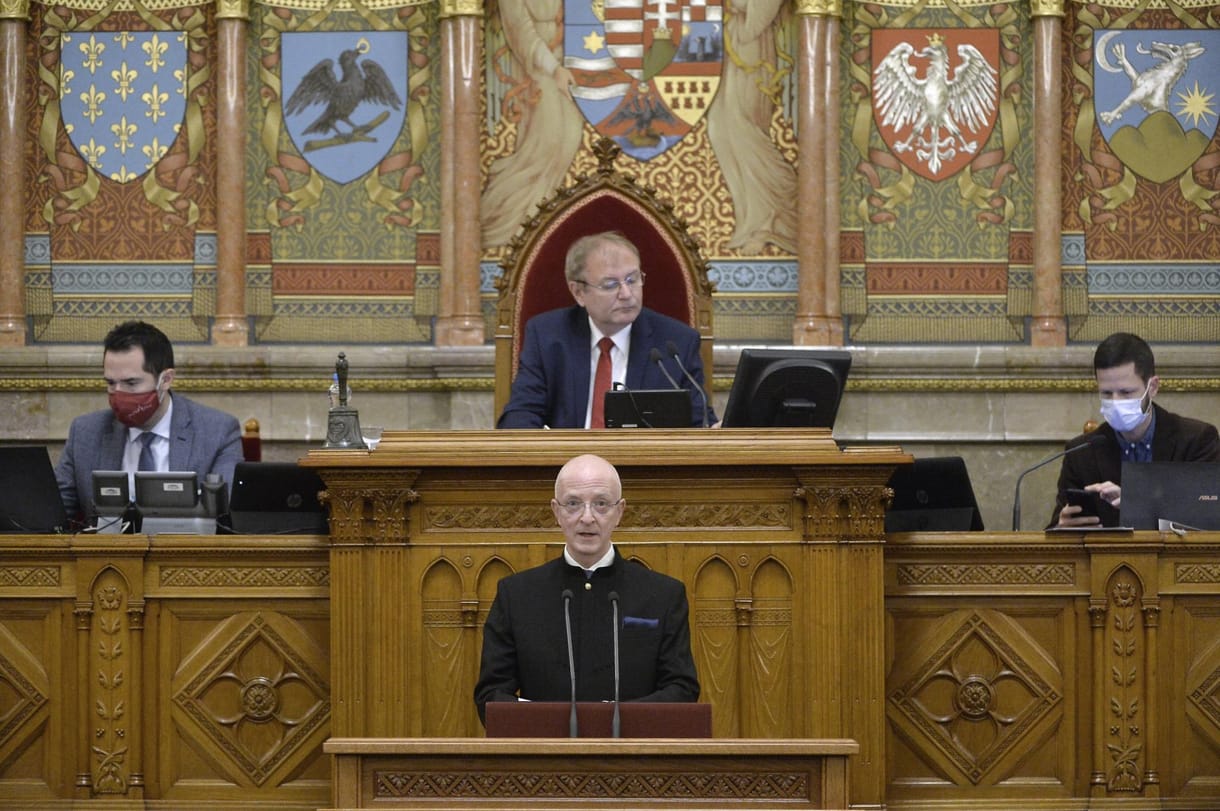 Vajon meddig tudnak ellenállni a bírók a hatalom nyomásának?