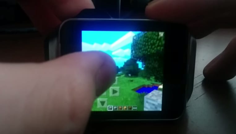 Érdekes videó: ilyen, amikor egy okosórán fut a Minecraft