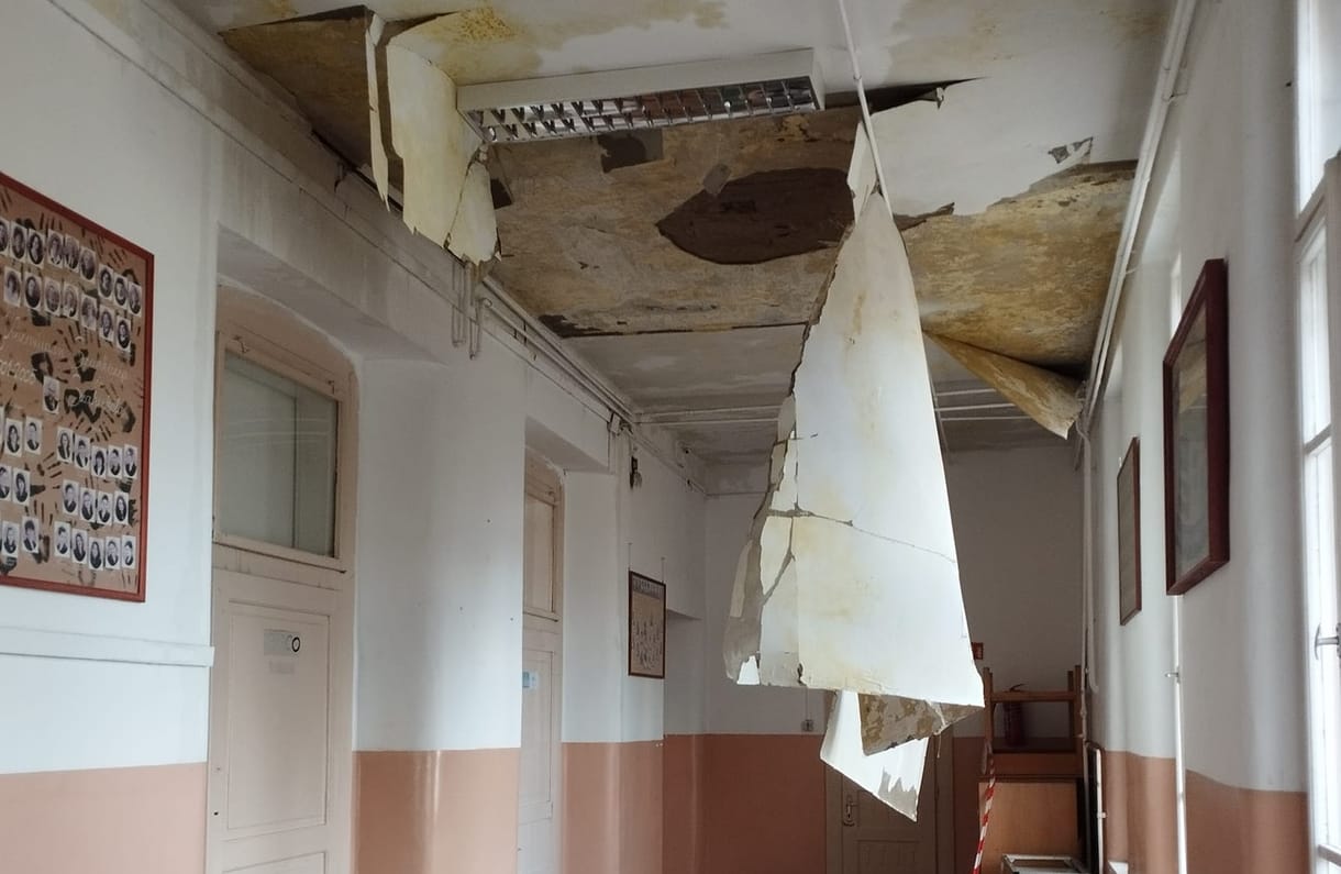 A tankerület tagadja, hogy veszélyes körülmények között tanultak a gyerekek egy budapesti középiskolában
