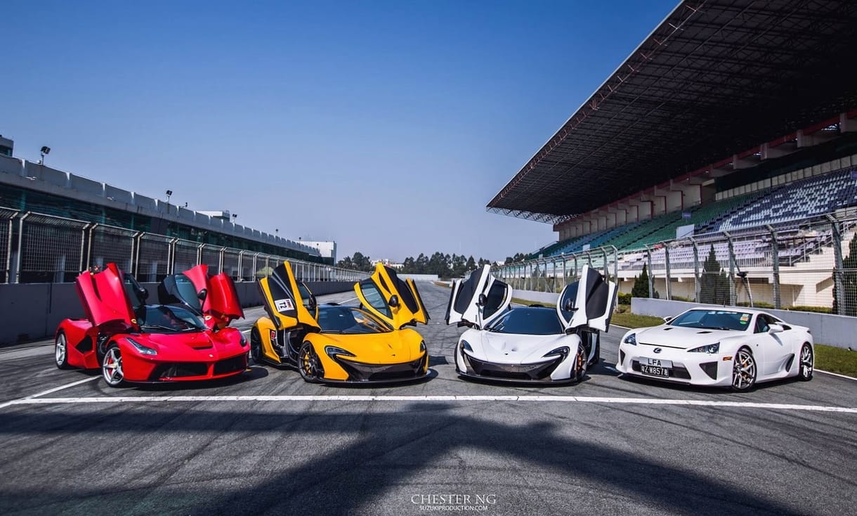 Kínai versenypályán találkozott egymással a LaFerrari és a McLaren P1