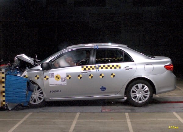Visszahívnak 6,5 millió Toyotát, kigyulladhat az ablakemelő