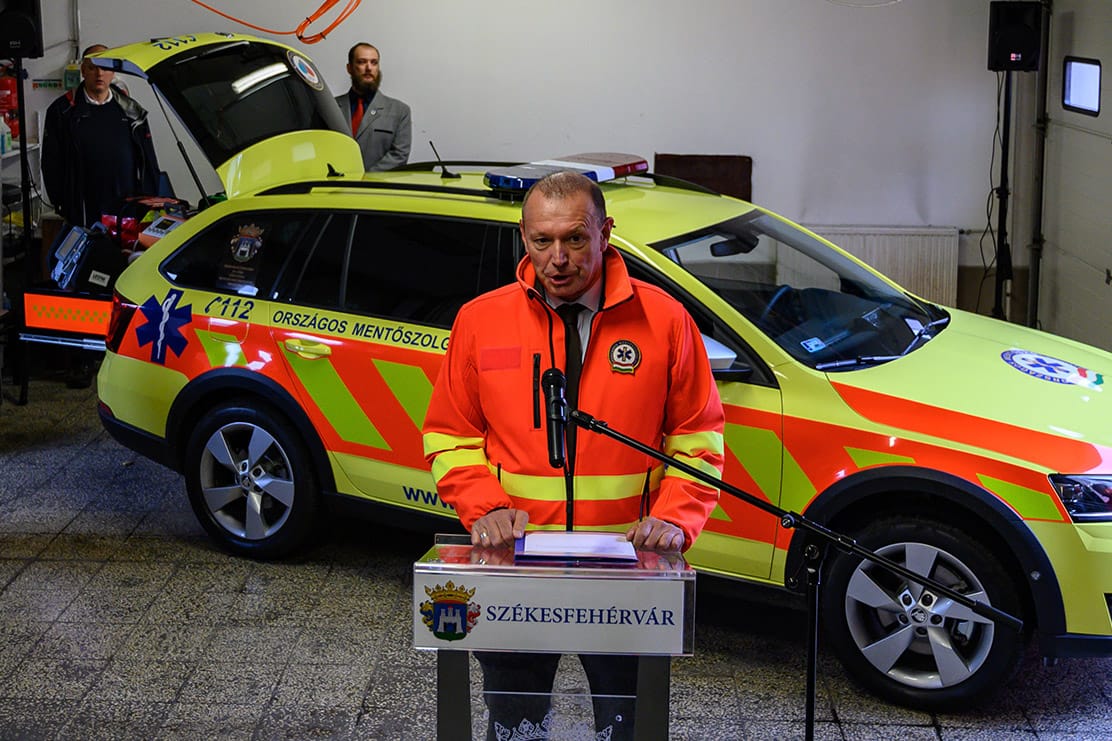 Győrfi Pál nem bánja, ha fiatal, erős férfitestre applikálják a fejét a mémekben